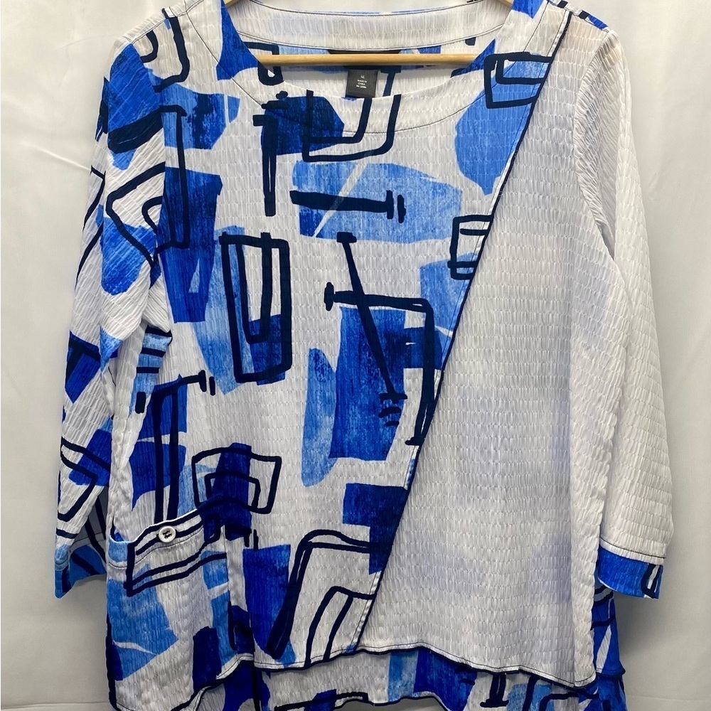 Ali Miles Textured Woven Blue Asymmetrical Graphic Blouse W Med. Career Casual